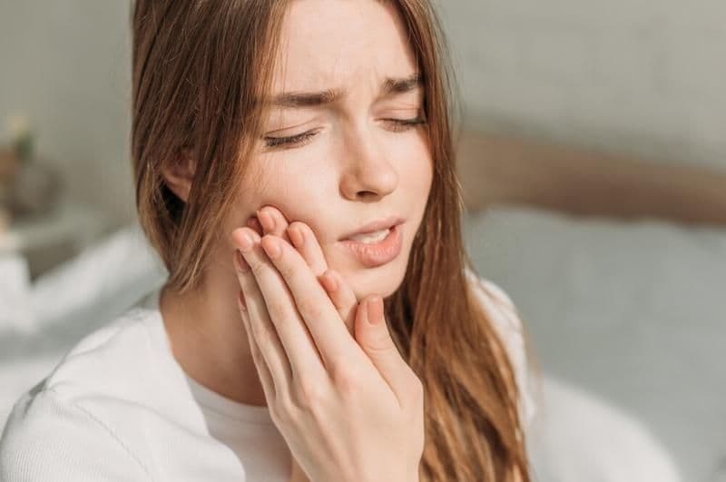 علت دندان درد بعد از خوردن شیرینی چیست؟