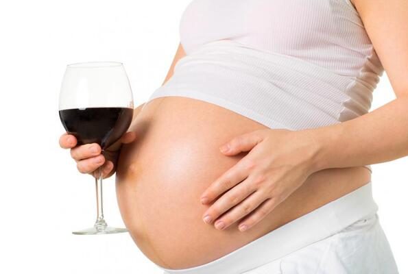 ضرر نوشیدن مشروبات الکلی در بارداری