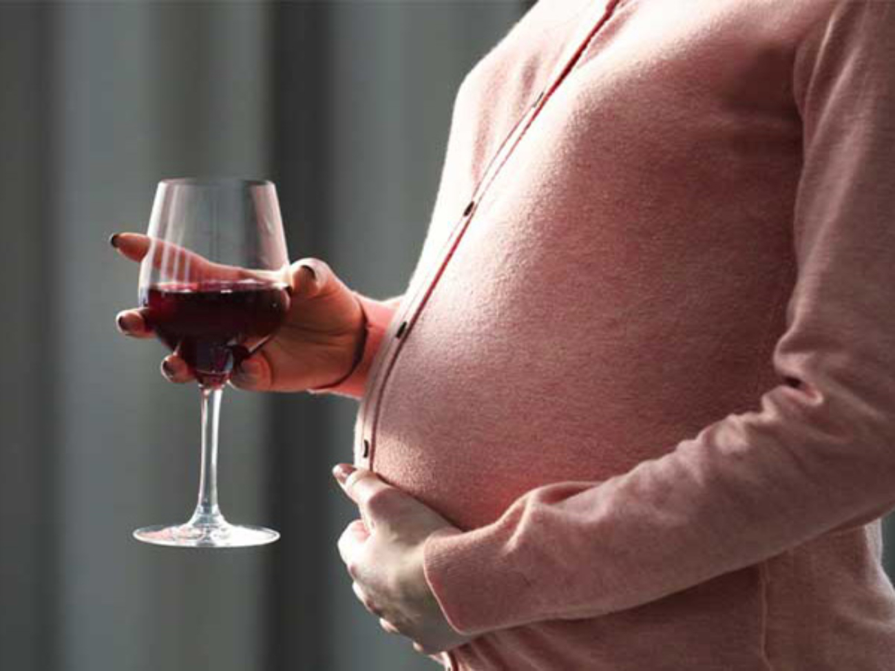 ضرر نوشیدن مشروبات الکلی در بارداری